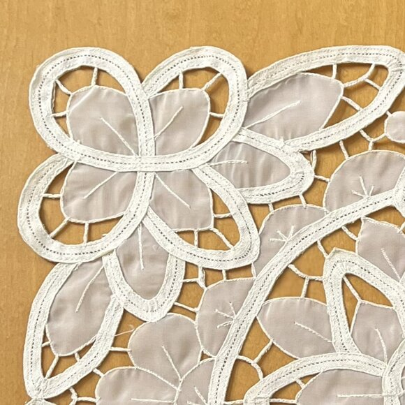 🆕 Set of 10 Vintage Lace Cutout Placemats | Double Lotus Floral Design | NWT - Picture 4 of 6